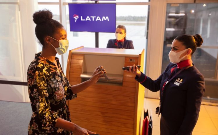 Check-in automático da LATAM permite redução de tempo de espera no aeroporto